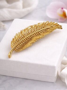MIA FIORE Italy 18kt Gold Plated Bronze Dyadema Leaf Pin Brooch Gold